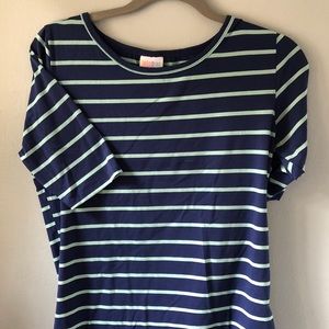 Large Lularoe fitted, short sleeved top